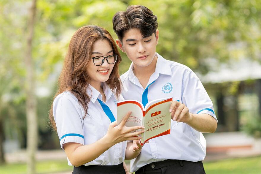 Cử nhân Luật